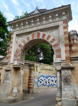 In Odessa bellissimi edificisi alternano a zone di degrado