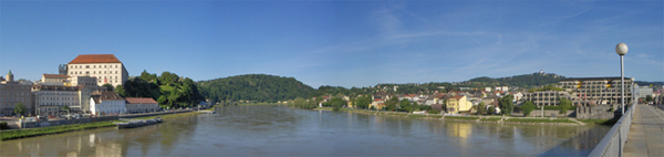 La zona ovest di Linz vista da Nibelungen Brücke