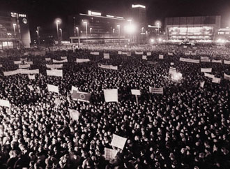 Una manifestazione a Lipsia nel 1989