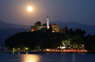 Ioannina, la città dei Pagourades e la Luna