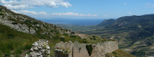 Il panorama da Acrocorinto, guardando verso il mare Il panorama da Acrocorinto, guardando verso il mare