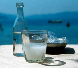 Un bicchiere di Tsipouro