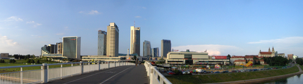I grattacieli di Vilnius visti dal Ponte Verde