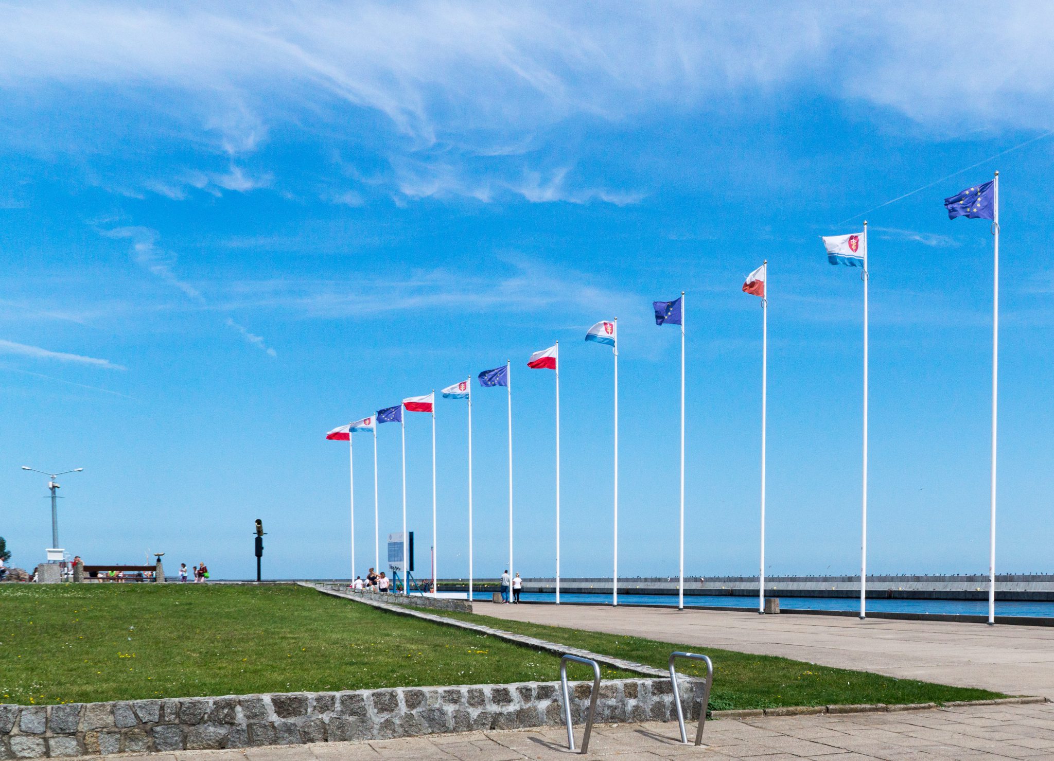 Bandiere sul lungomare di Gdynia