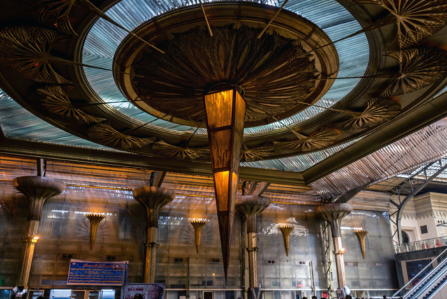 L'interno della Stazione Ferroviaria Ramses del Cairo