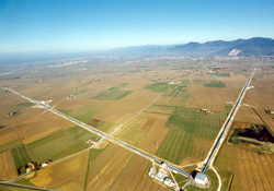 Perle Perdute - L'osservatorio Gravitazionale Europeo (EGO) di Cascina (Pisa) visto dall'alto