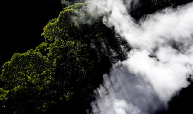 Fumarolas da Lagoa das Furnas, ombre e fumo