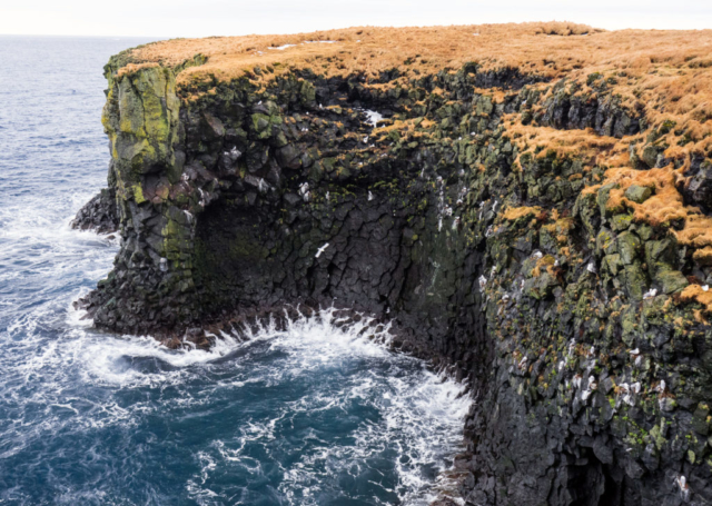 La scogliera di Vatnshellir