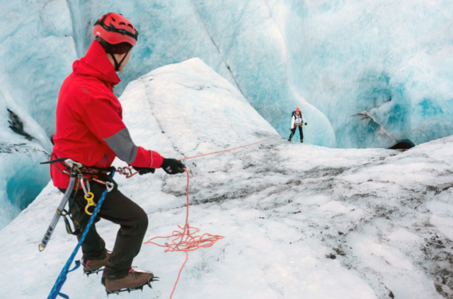 Arrampicata sul ghiacciaio di Eyjafjallajökull